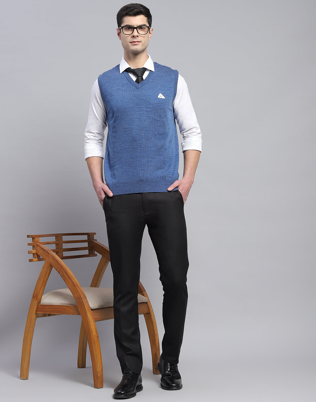 Men Blue Solid V Neck Sleeveless Sweater