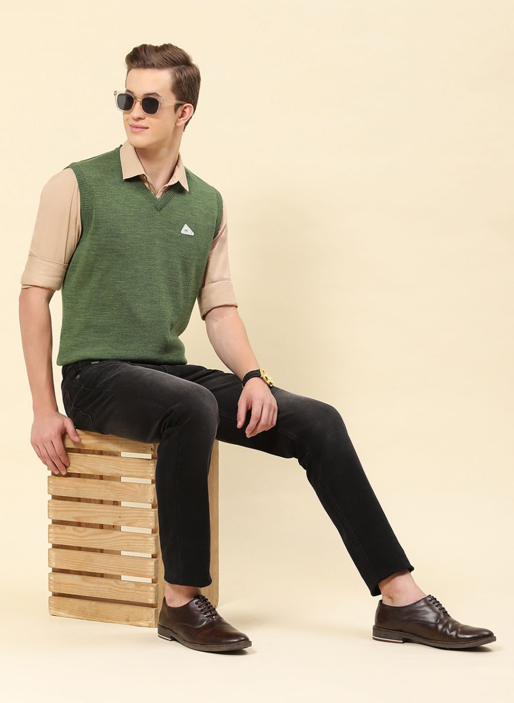 Men Green Solid Blend wool Sweater