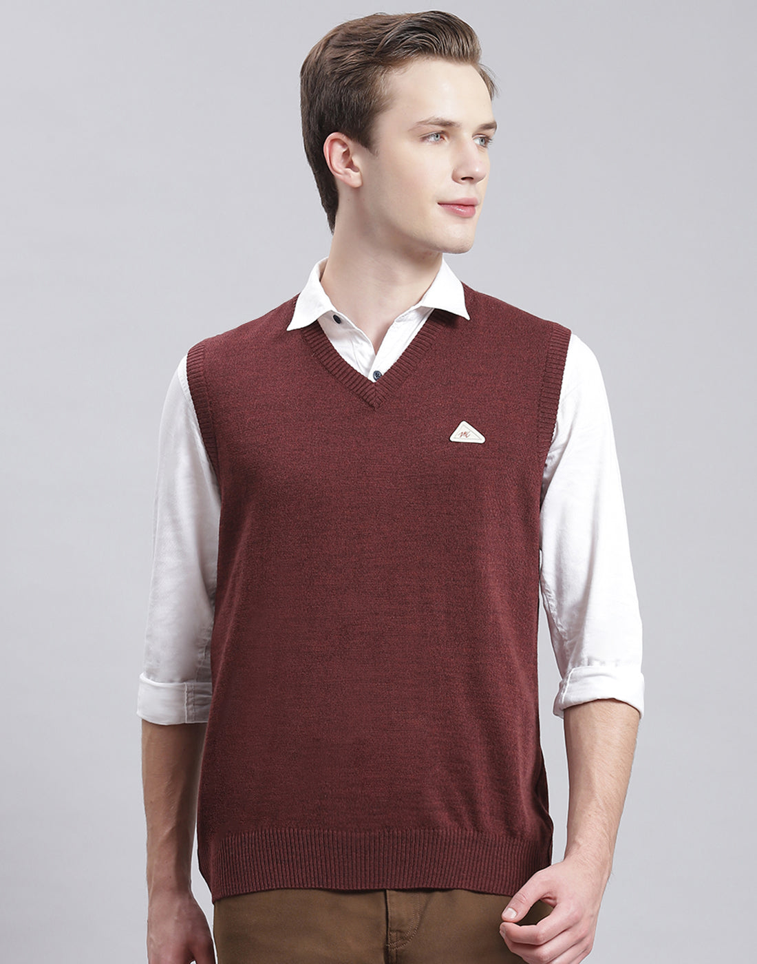 Men Maroon Solid V Neck Sleeveless Sweater