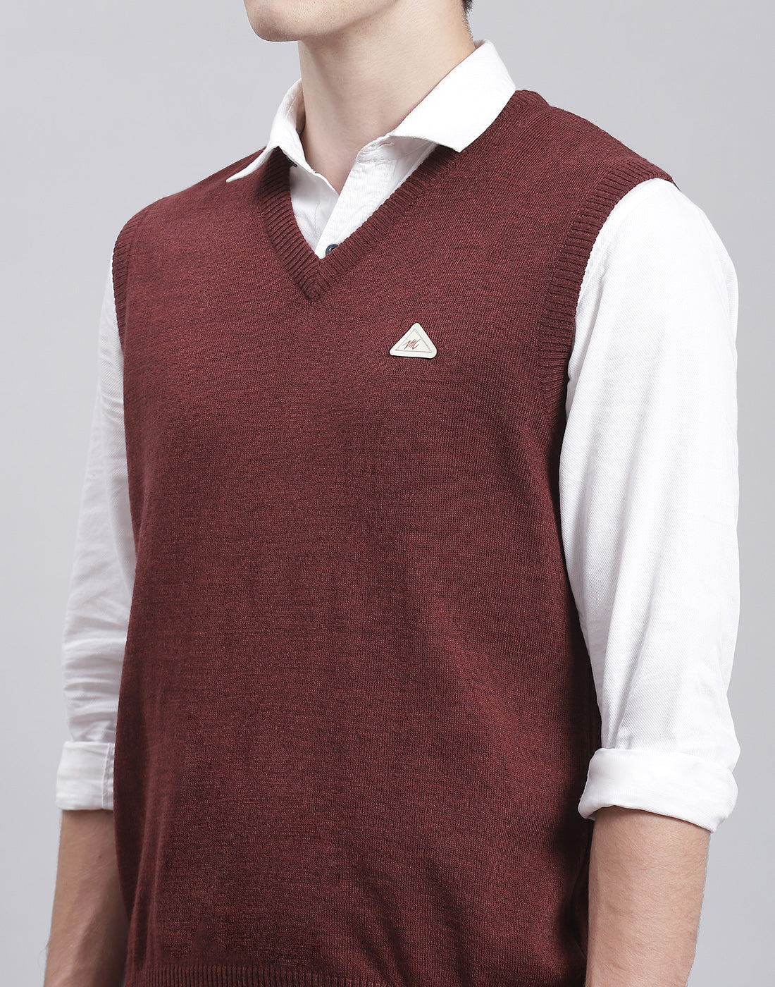 Men Maroon Solid V Neck Sleeveless Sweater