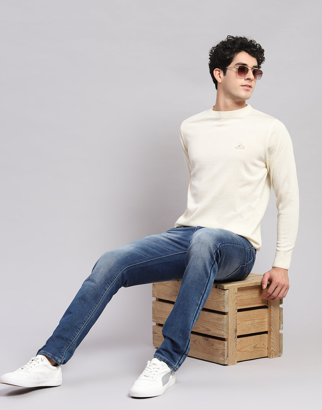 Men Cream Solid Round Neck Full Sleeve Sweaters/Pullovers