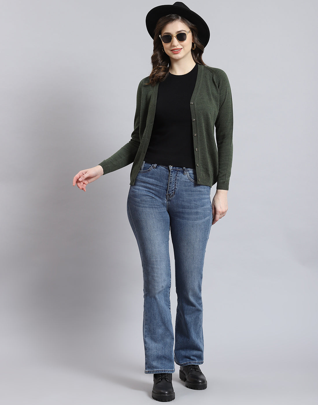Women Green Solid V Neck Full Sleeve Cardigan
