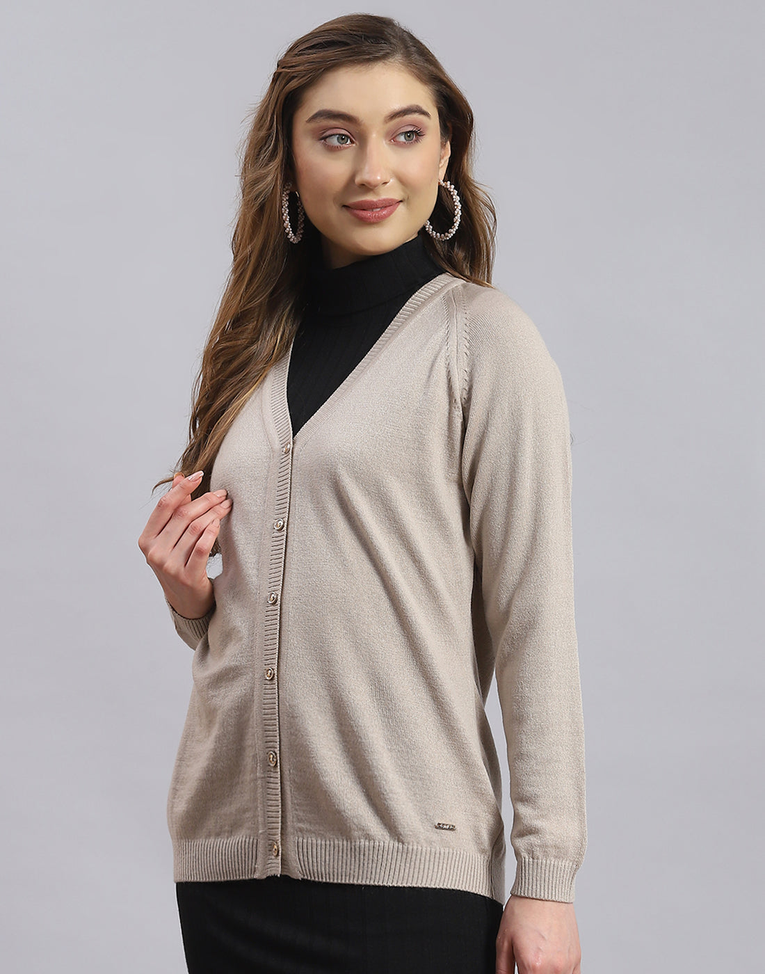 Women Beige Solid V Neck Full Sleeve Sweater