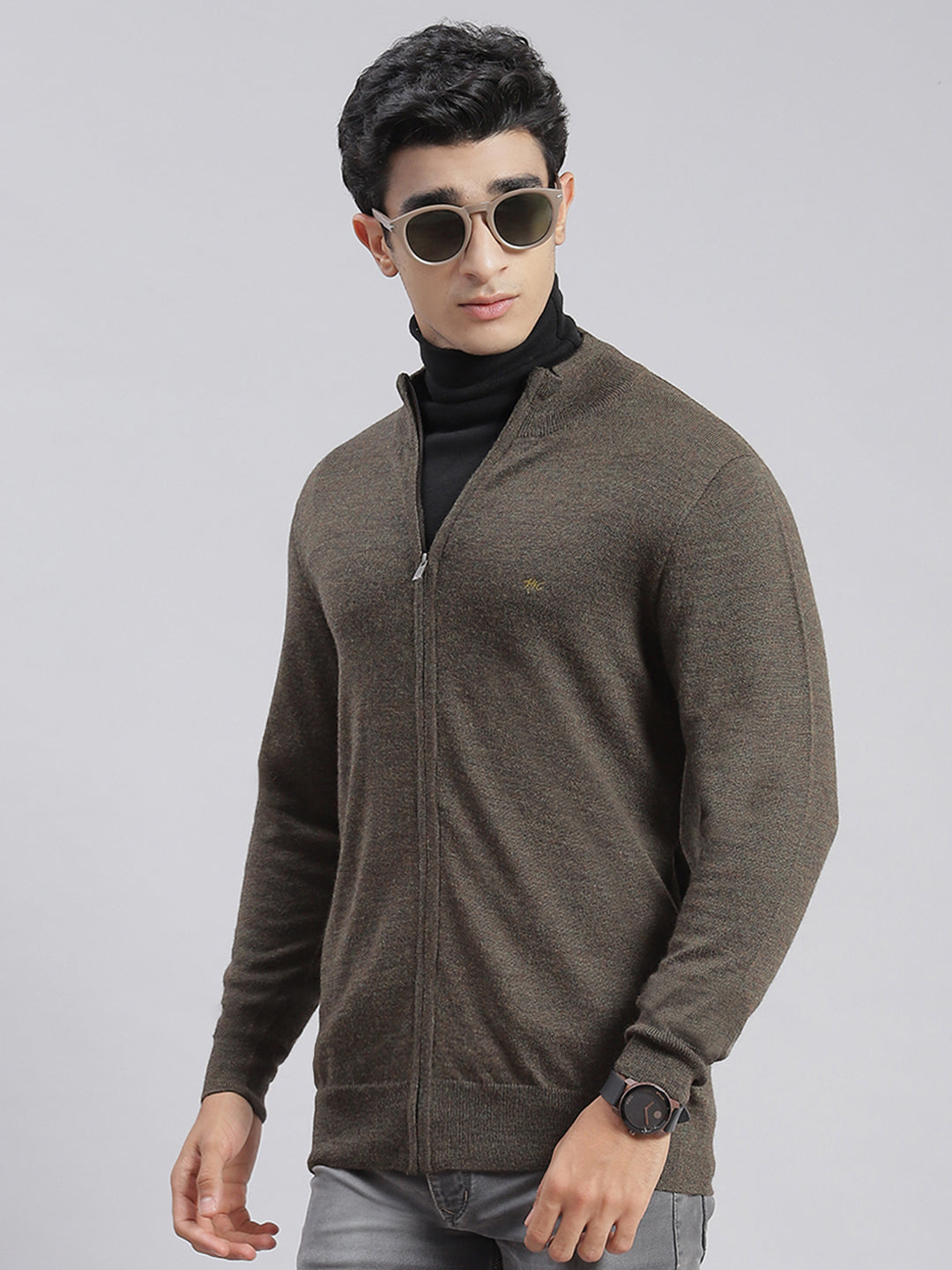 Men Olive Solid Stand Collar Full Sleeve Sweaters/Pullovers