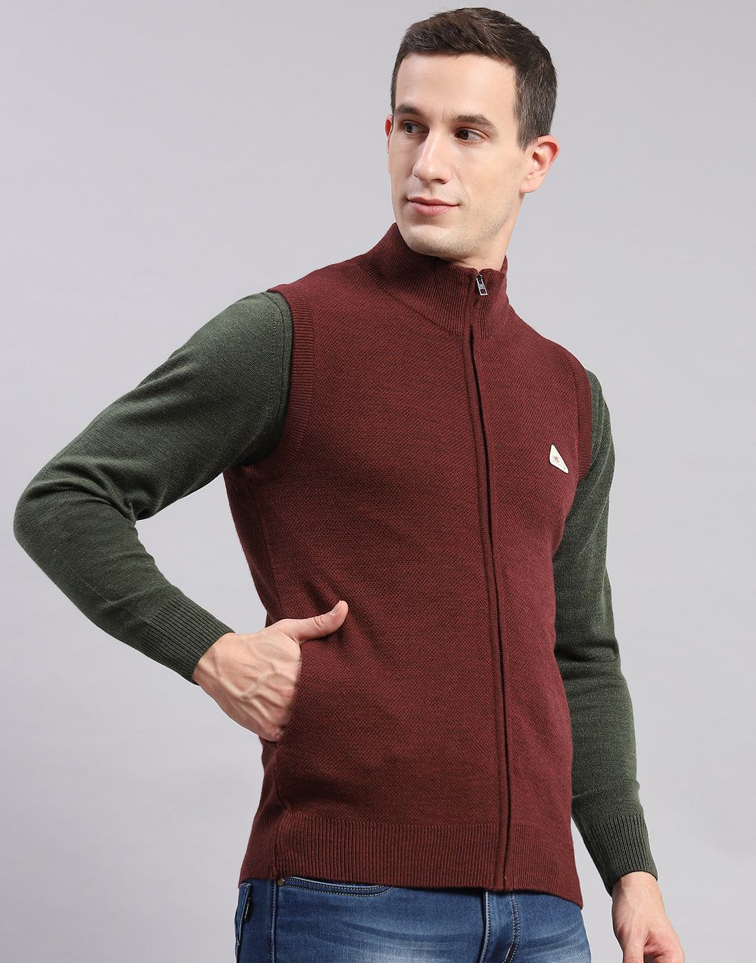 Men Maroon Solid Stand Collar Sleeveless Sweaters/Pullovers