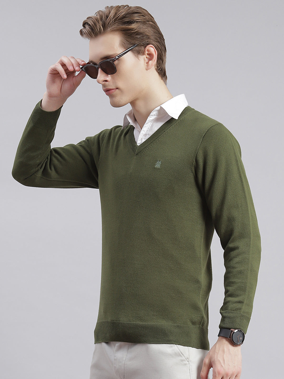 Men Olive Solid V Neck Full Sleeve Sweaters/Pullovers