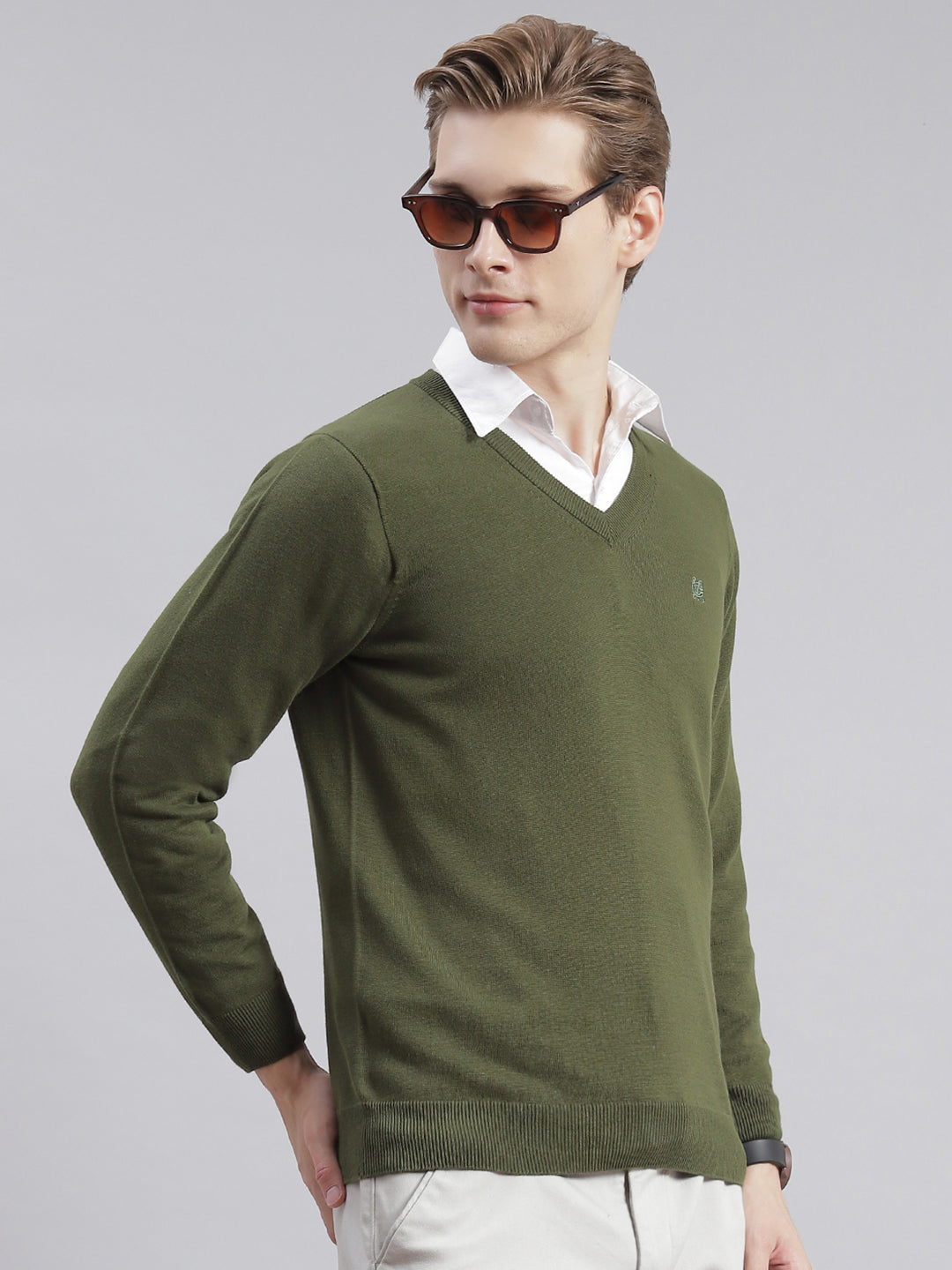 Men Olive Solid V Neck Full Sleeve Sweaters/Pullovers