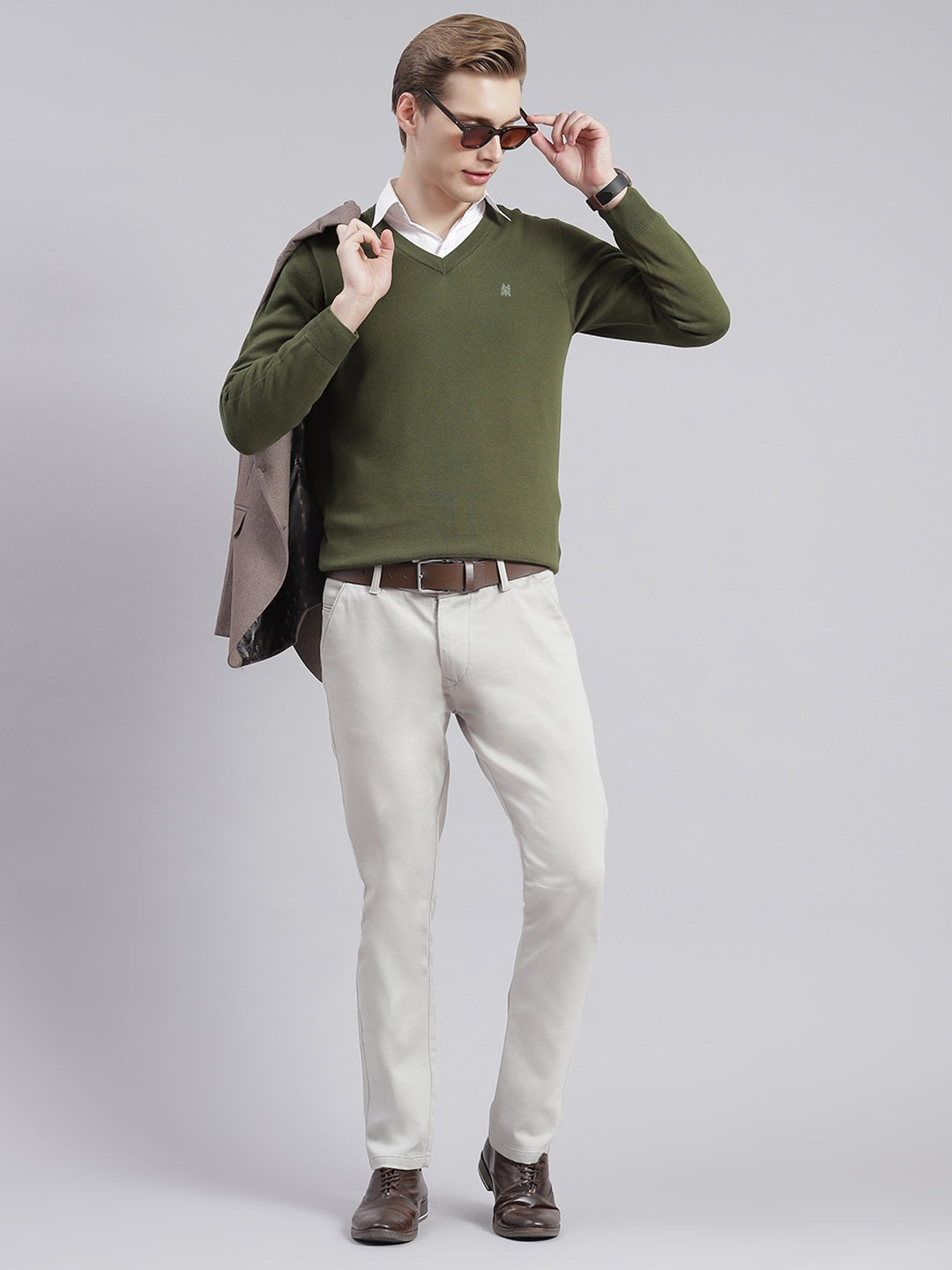 Men Olive Solid V Neck Full Sleeve Sweaters/Pullovers