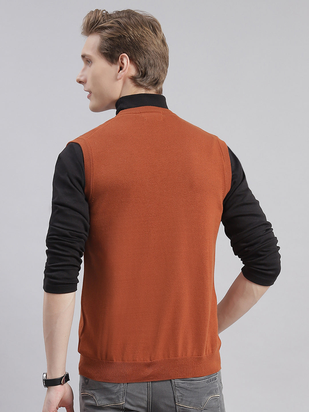 Men Rust Solid V Neck Sleeveless Sweaters/Pullovers