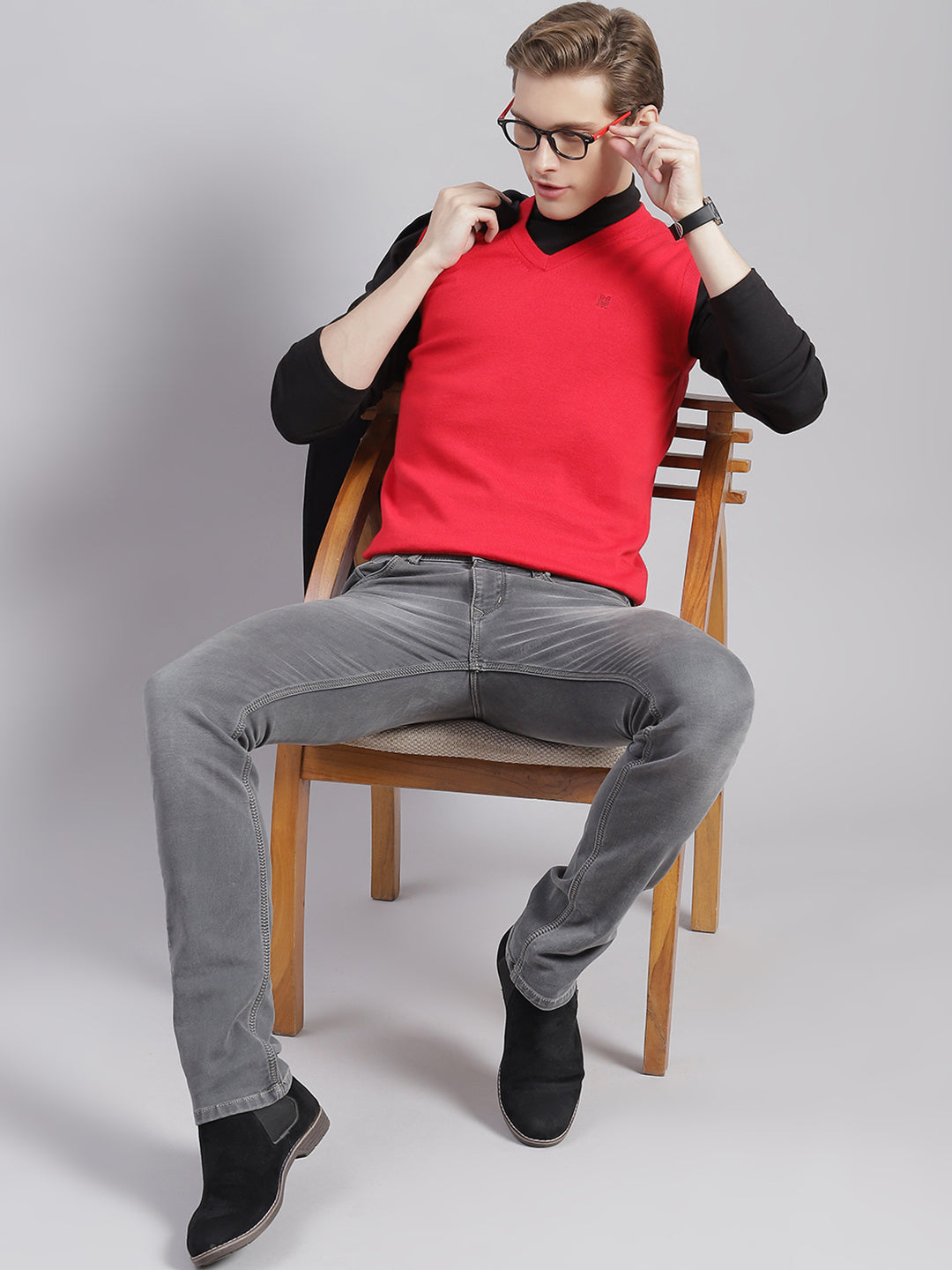 Men Red Solid V Neck Sleeveless Sweaters/Pullovers