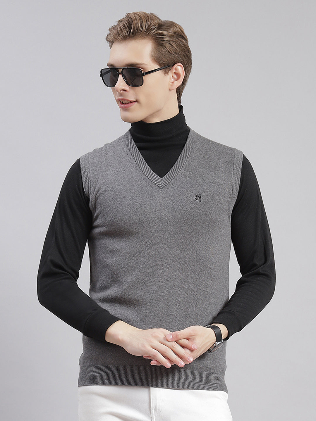 Men Grey Solid V Neck Sleeveless Sweaters/Pullovers