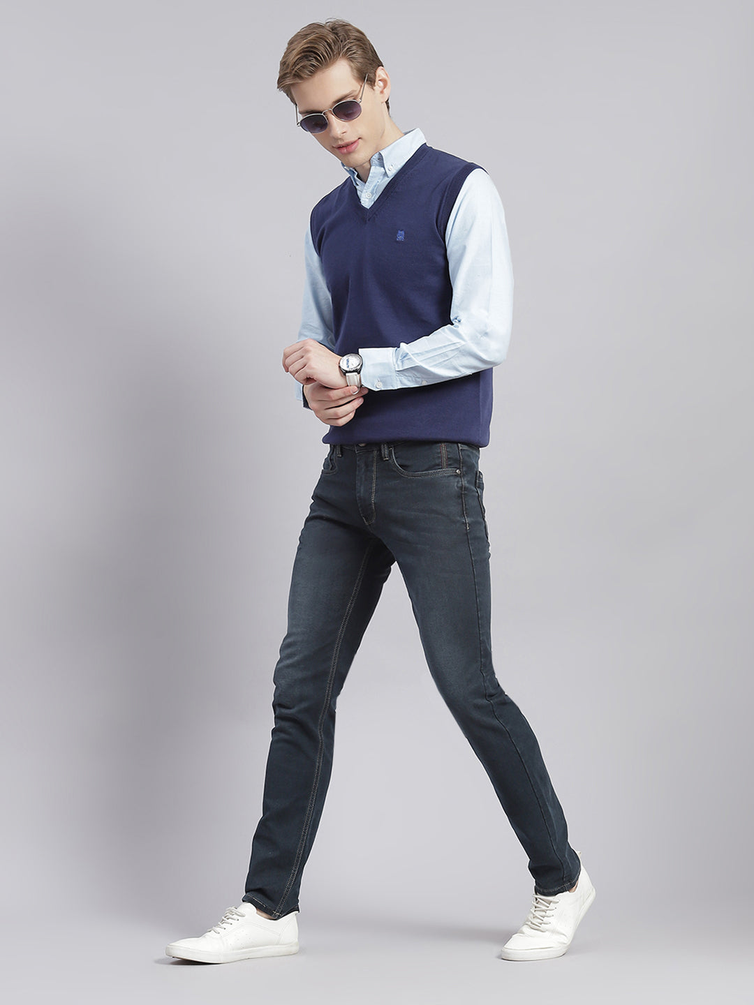 Men Navy Blue Solid V Neck Sleeveless Sweaters/Pullovers