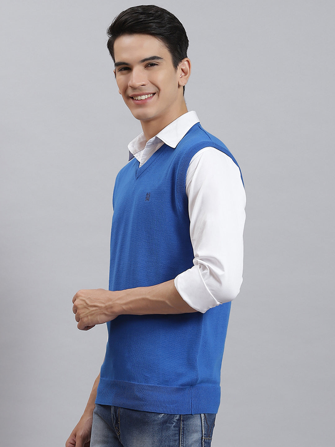 Men Blue Solid V Neck Sleeveless Sweaters/Pullovers
