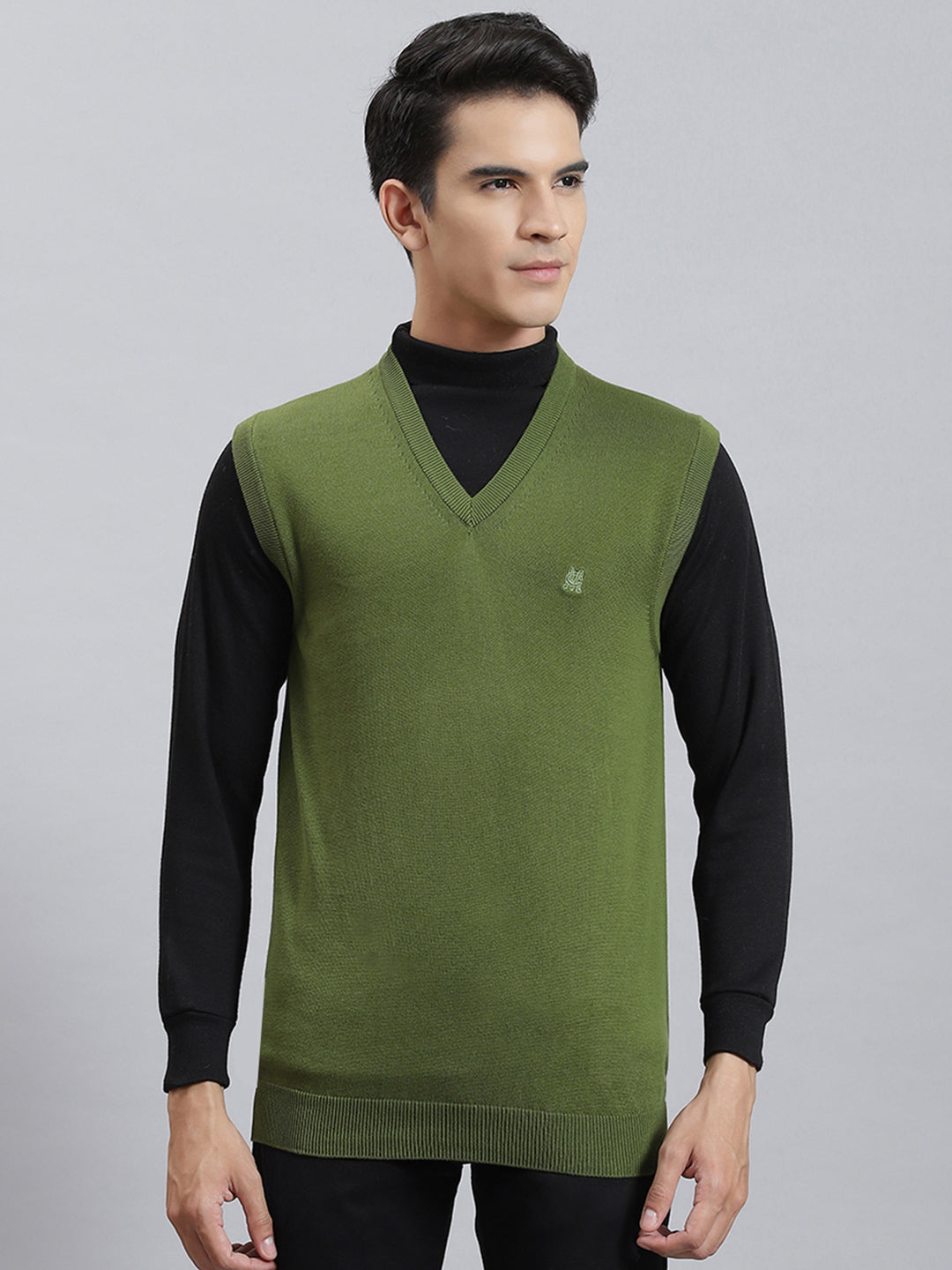 Men Green Solid V Neck Sleeveless Sweaters/Pullovers