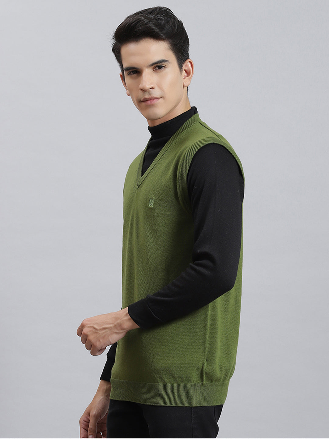Men Green Solid V Neck Sleeveless Sweaters/Pullovers