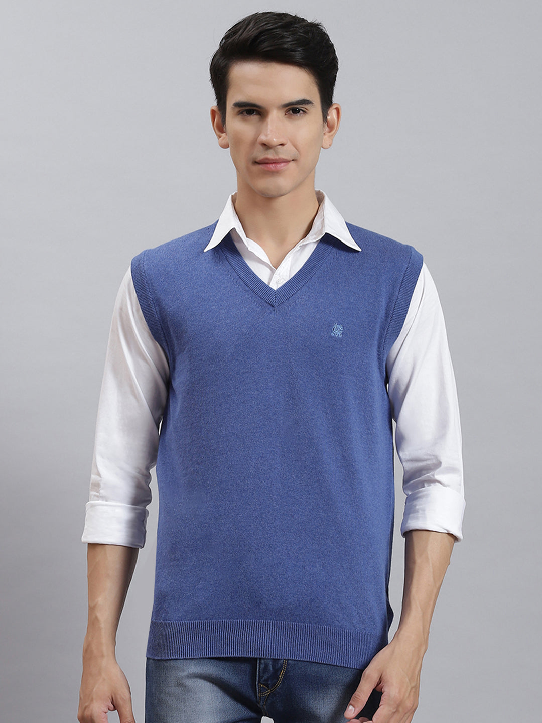 Men Blue Solid V Neck Sleeveless Sweaters/Pullovers