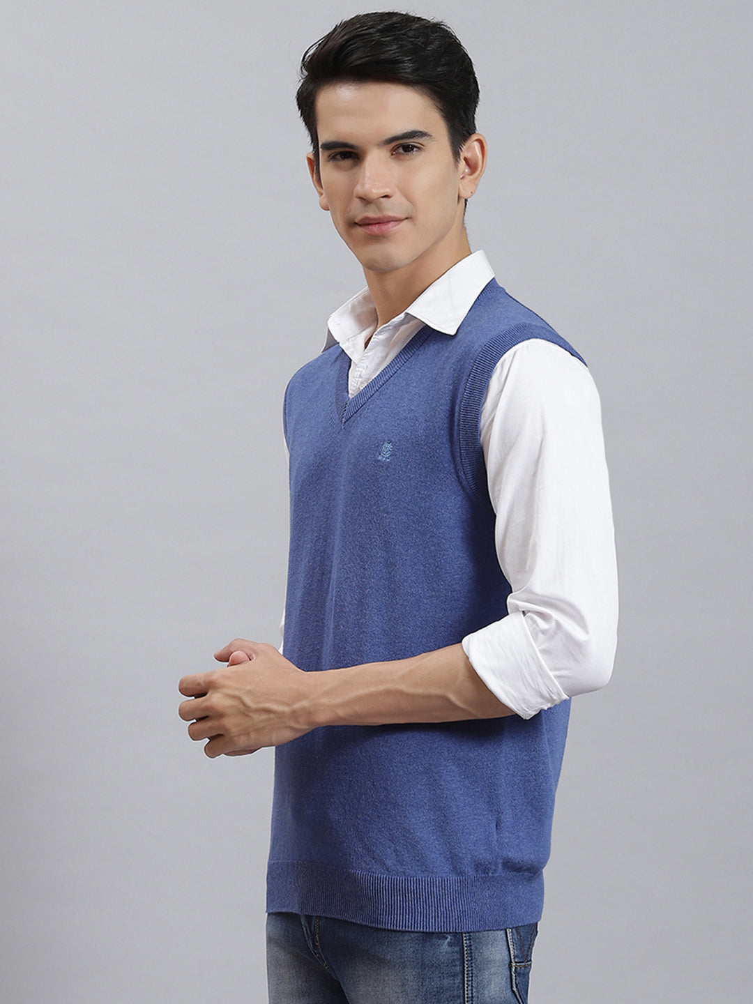 Men Blue Solid V Neck Sleeveless Sweaters/Pullovers
