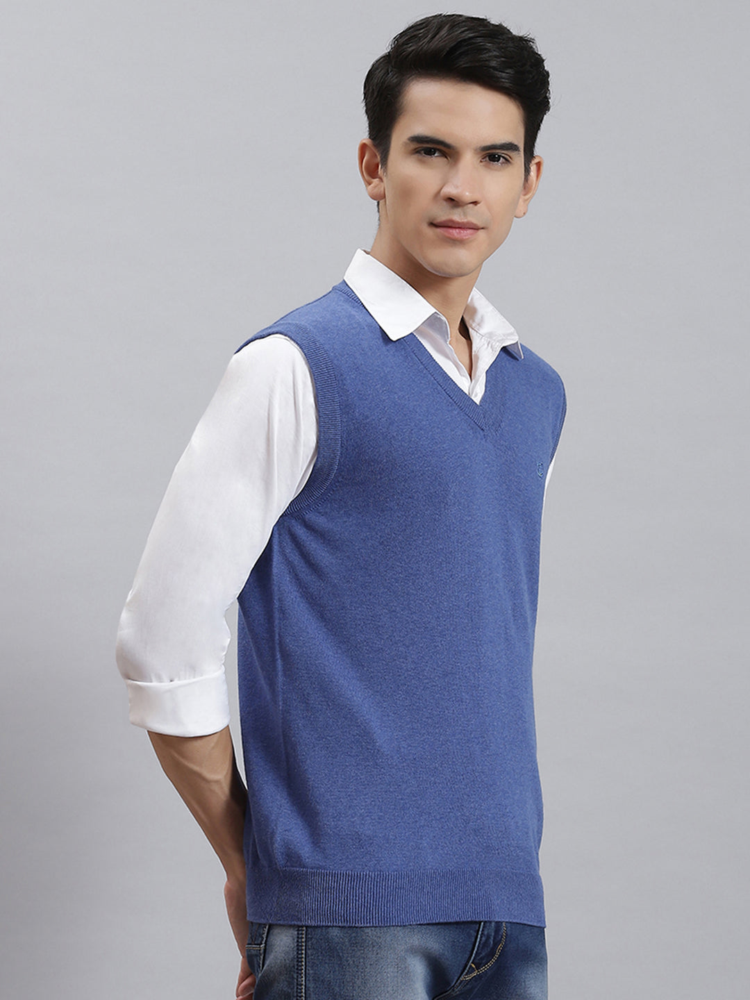 Men Blue Solid V Neck Sleeveless Sweaters/Pullovers