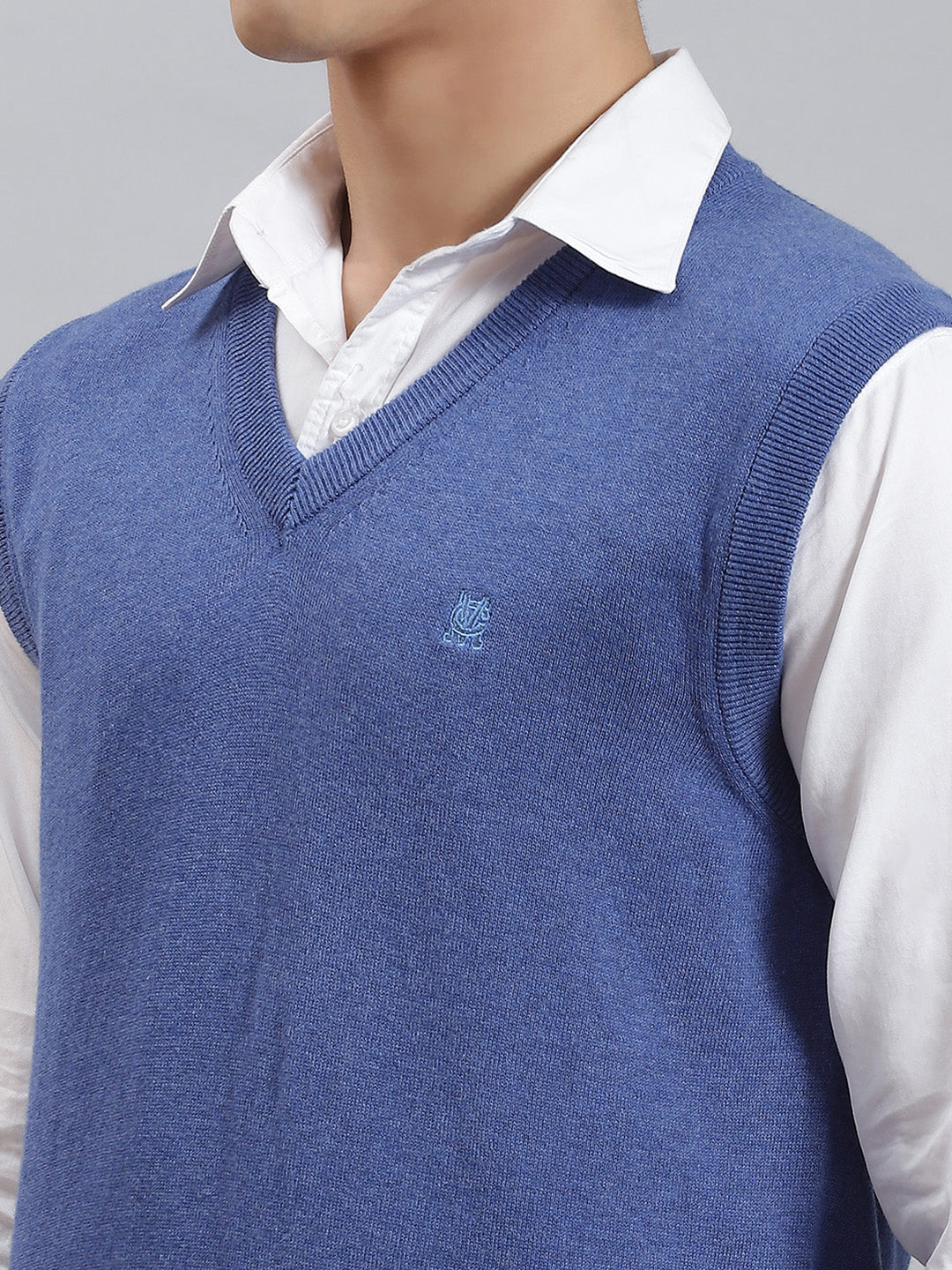 Men Blue Solid V Neck Sleeveless Sweaters/Pullovers