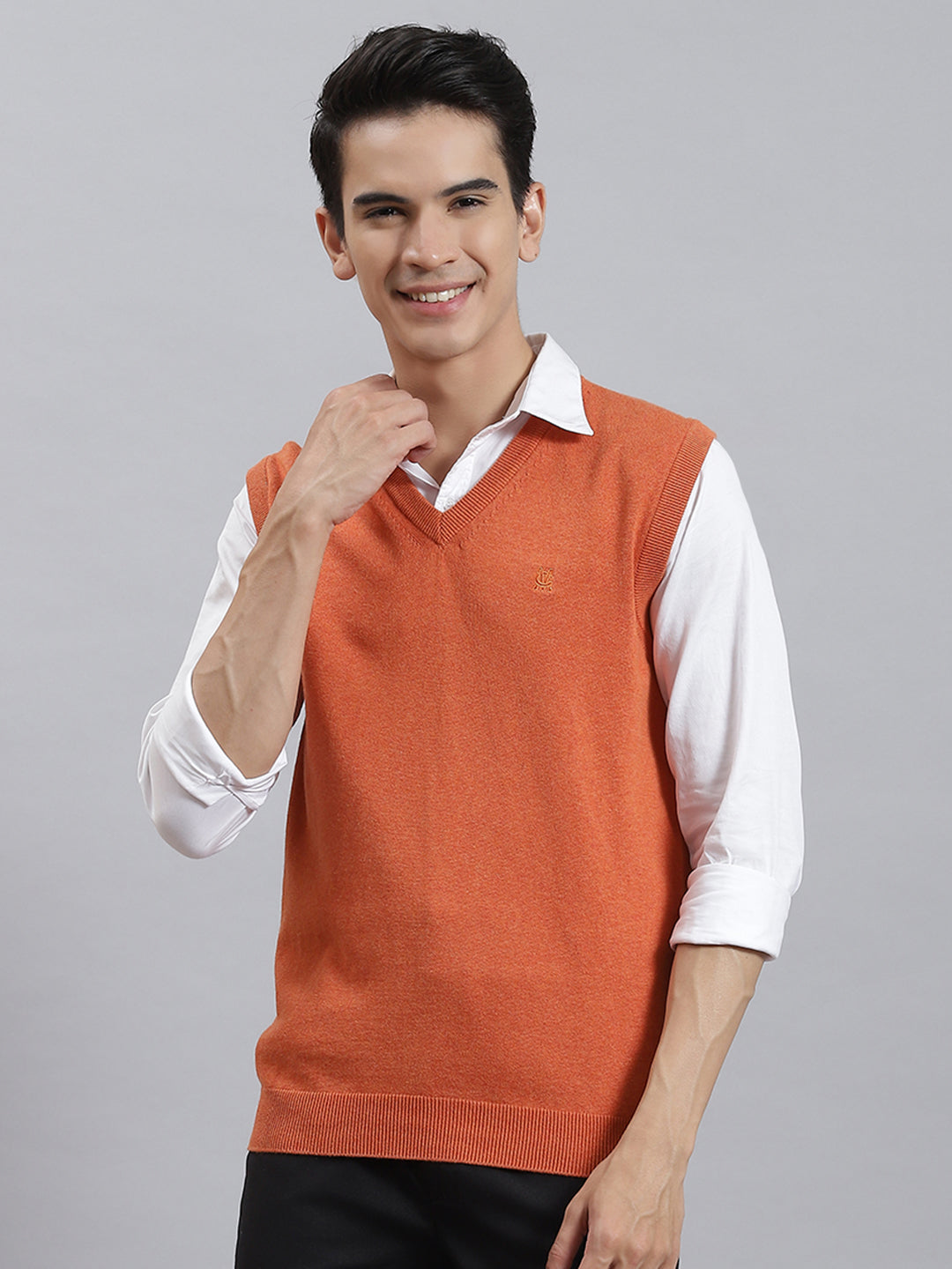 Men Rust Solid V Neck Sleeveless Sweaters/Pullovers