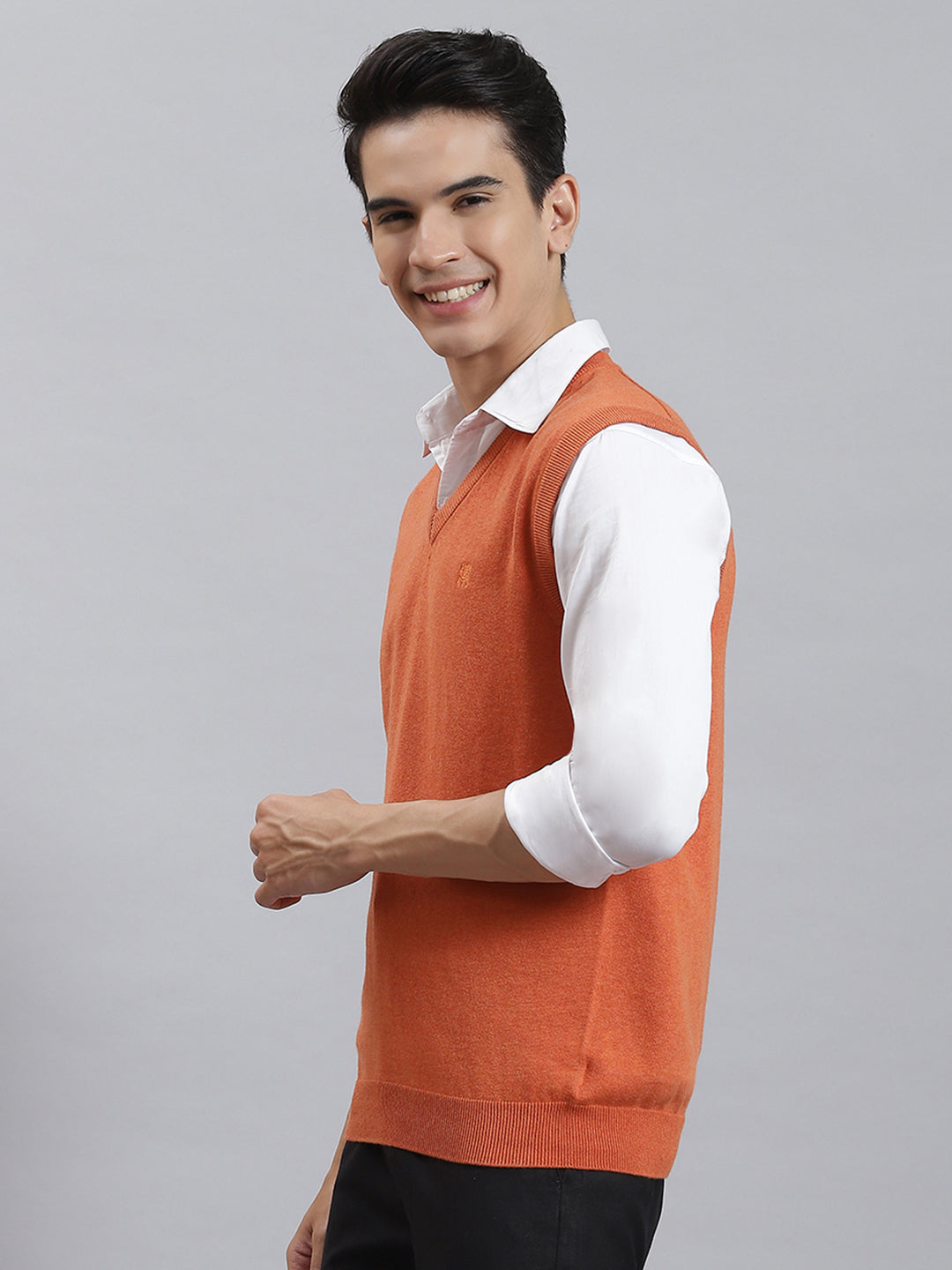 Men Rust Solid V Neck Sleeveless Sweaters/Pullovers
