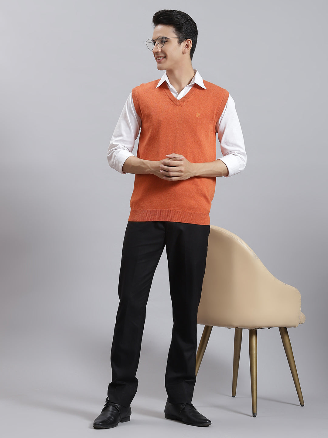 Men Rust Solid V Neck Sleeveless Sweaters/Pullovers
