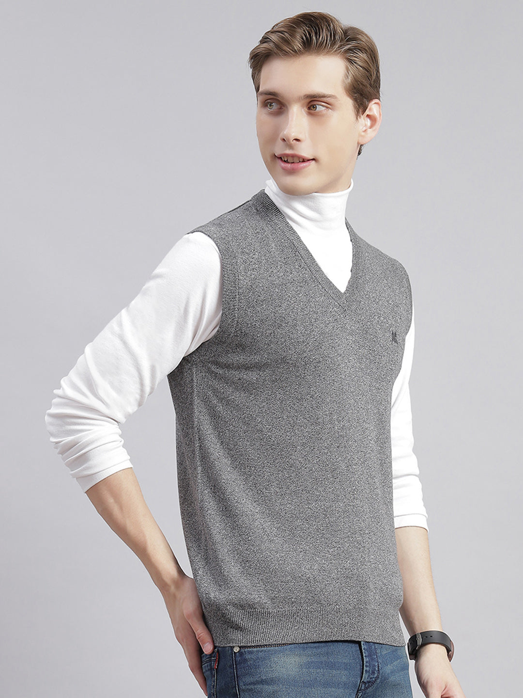 Men Grey Solid V Neck Sleeveless Sweaters/Pullovers