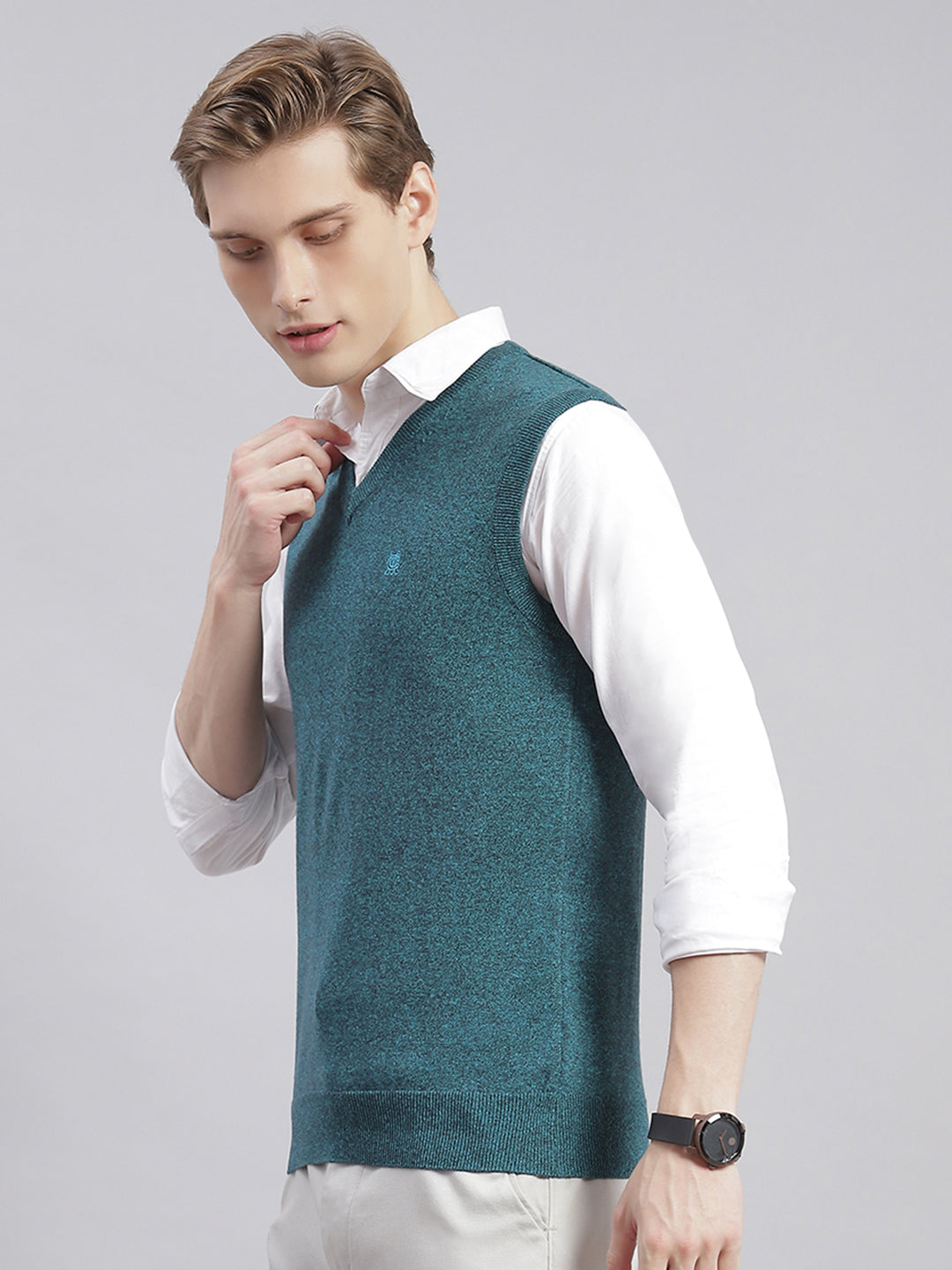 Men Teal Blue Solid V Neck Sleeveless Sweaters/Pullovers