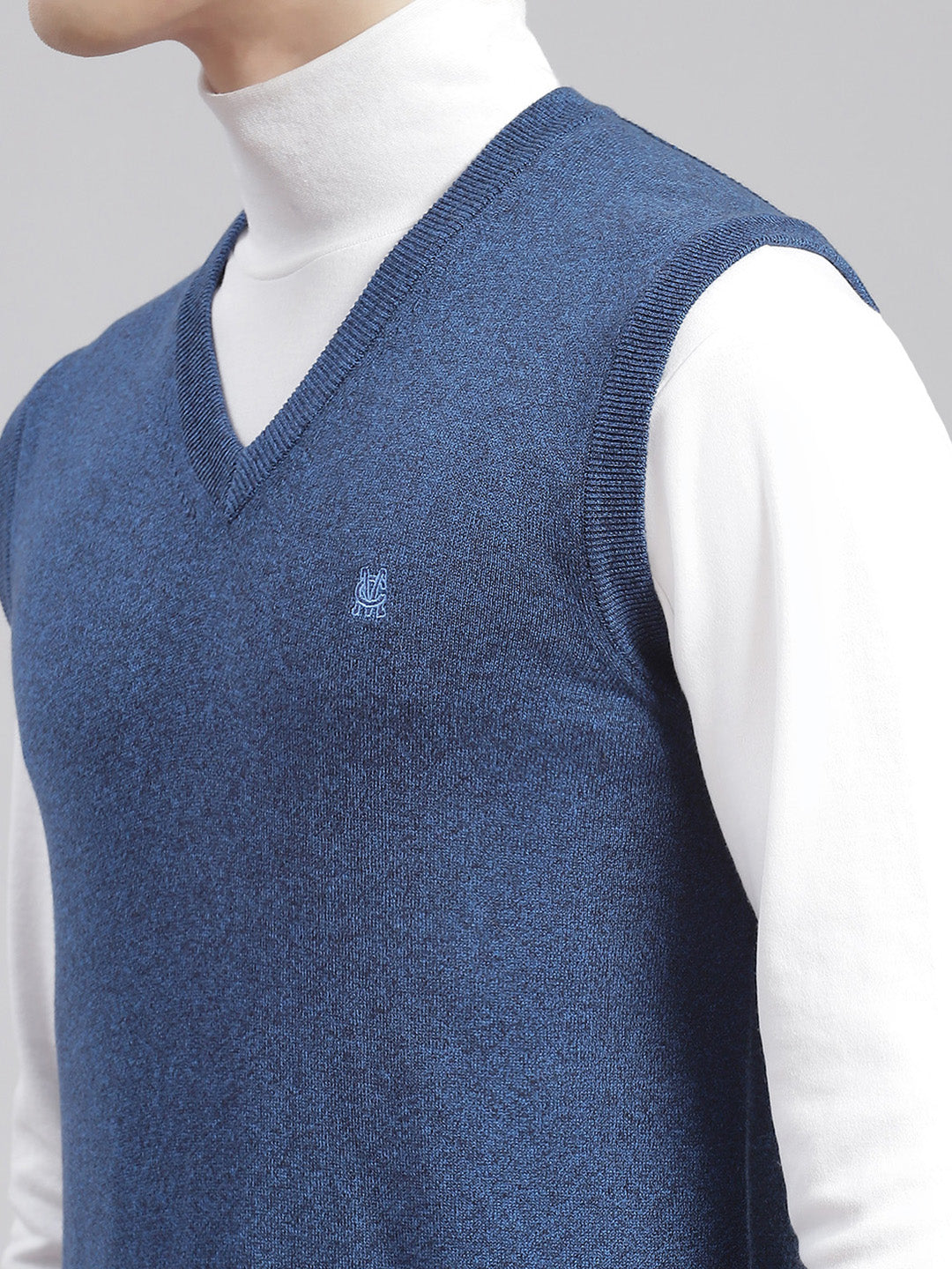 Men Blue Solid V Neck Sleeveless Sweaters/Pullovers