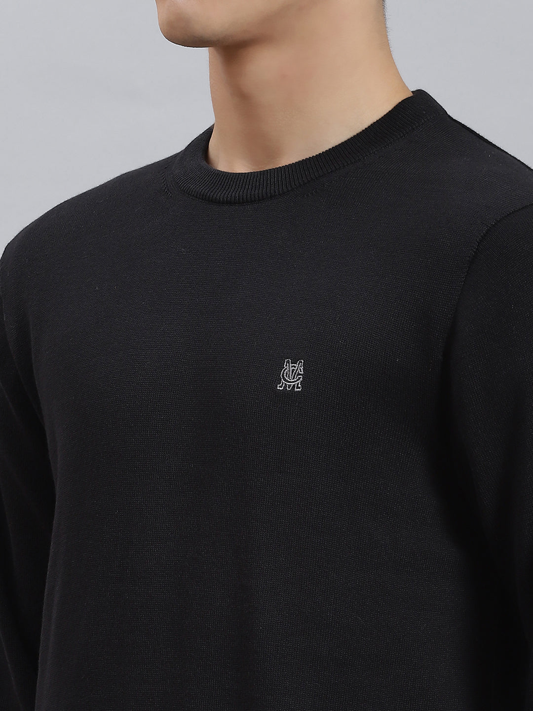Men Black Solid Round Neck Full Sleeve Sweaters/Pullovers