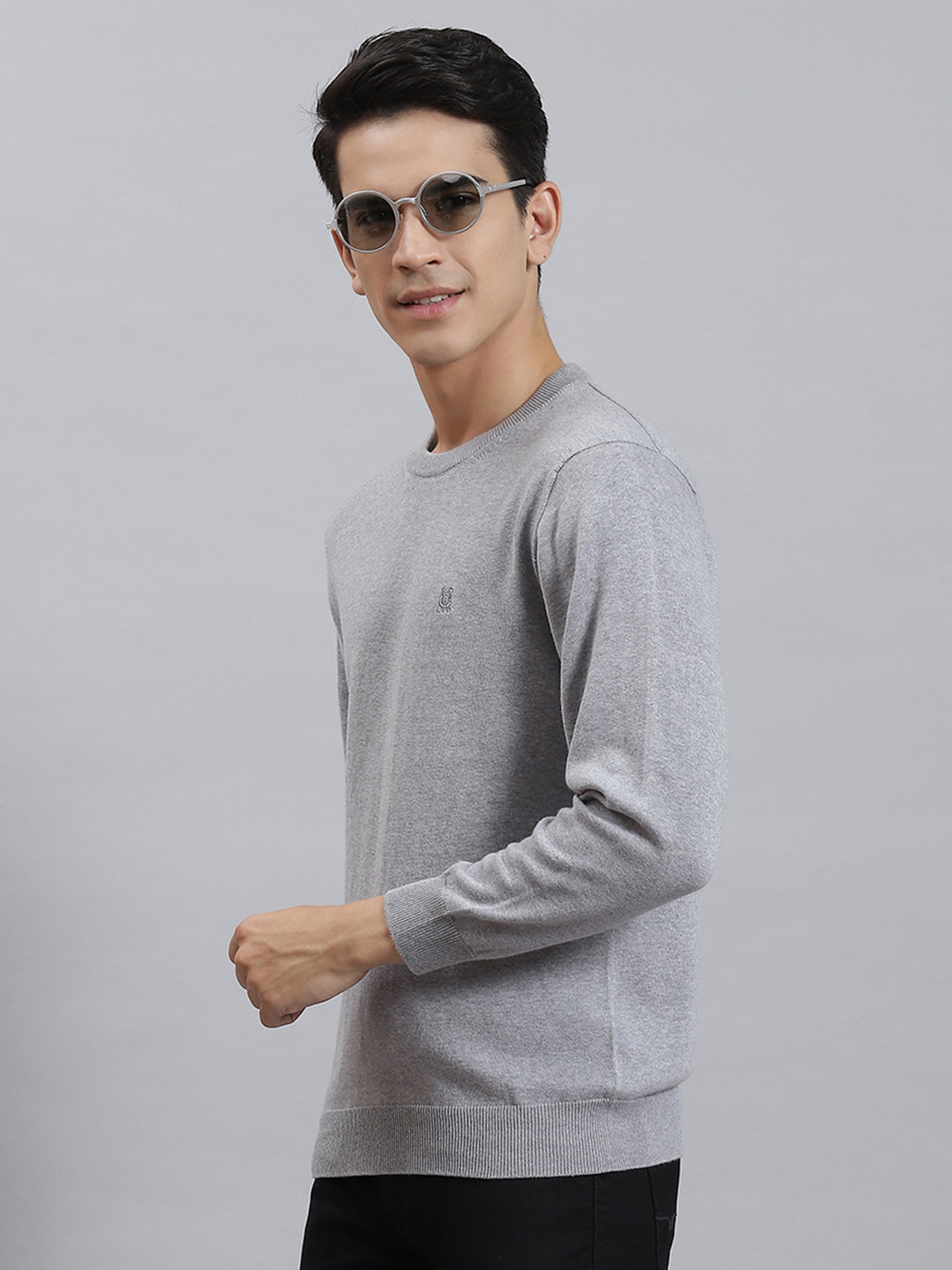 Men Grey Solid Round Neck Full Sleeve Sweaters/Pullovers