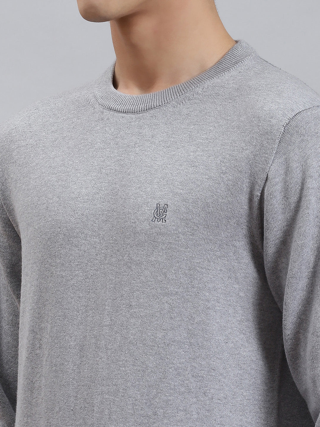 Men Grey Solid Round Neck Full Sleeve Sweaters/Pullovers