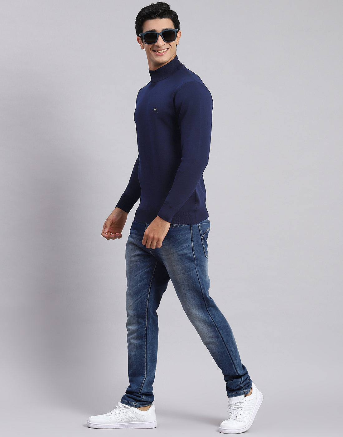 Men Navy Blue Solid T Neck Full Sleeve Sweaters/Pullovers