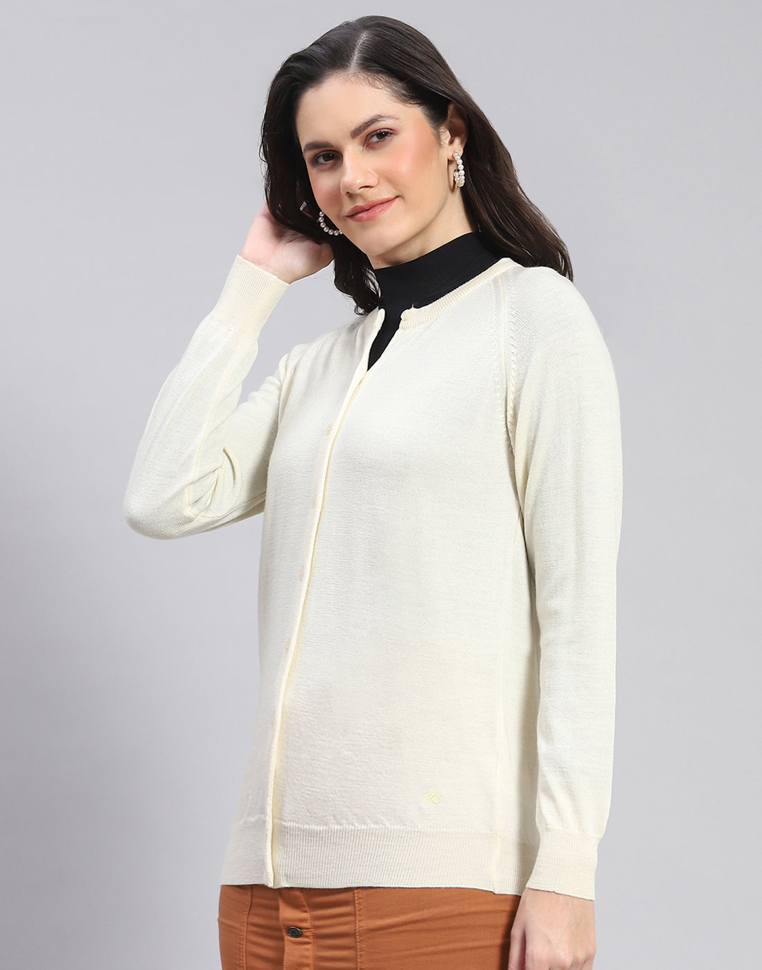 Women Off White Solid Round Neck Full Sleeve Cardigan