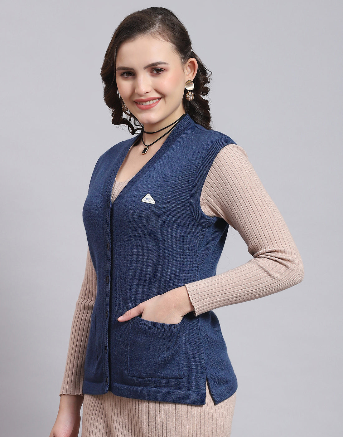 Women Blue Solid V Neck Sleeveless Sweater