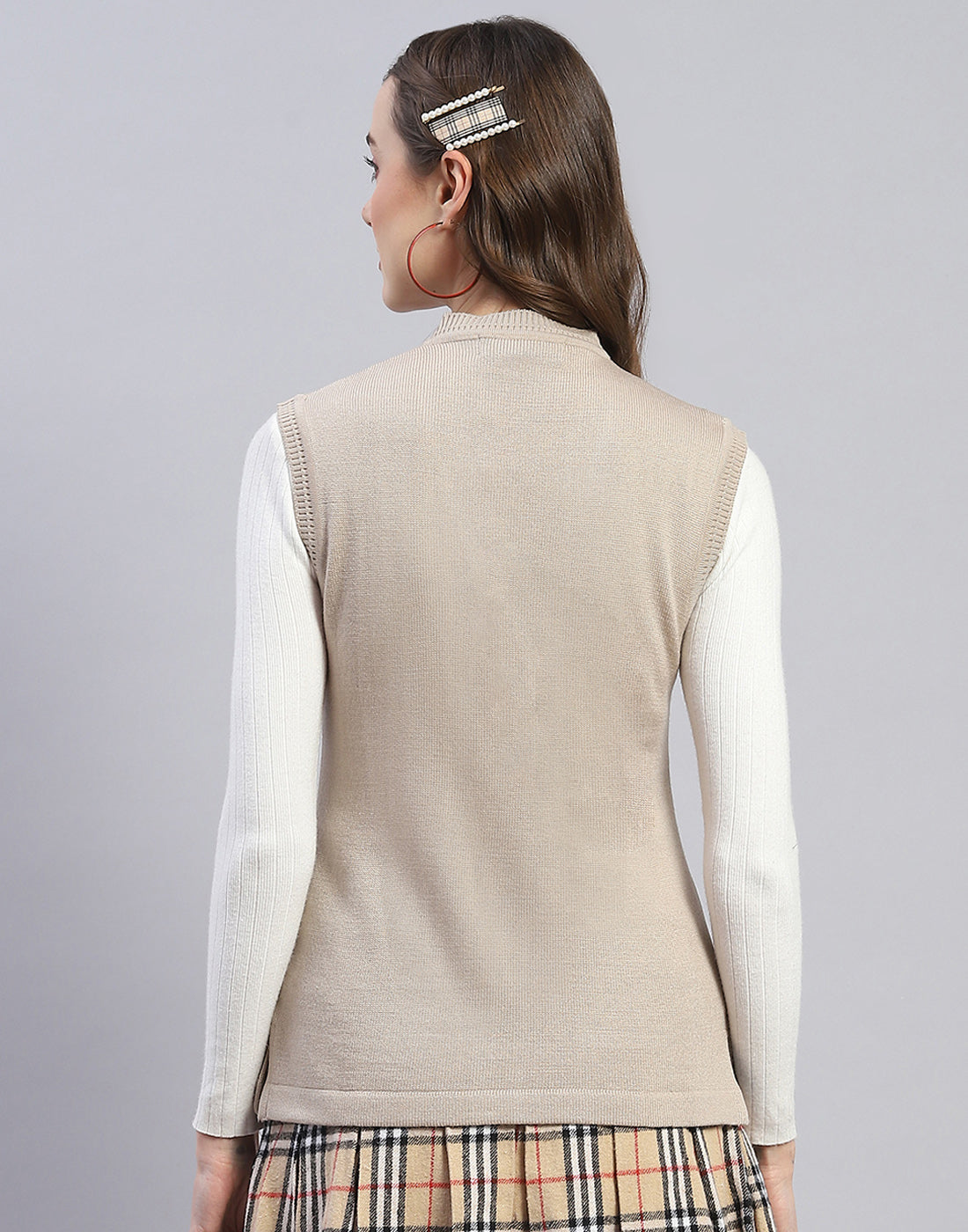 Women Beige Solid V Neck Sleeveless Cardigan