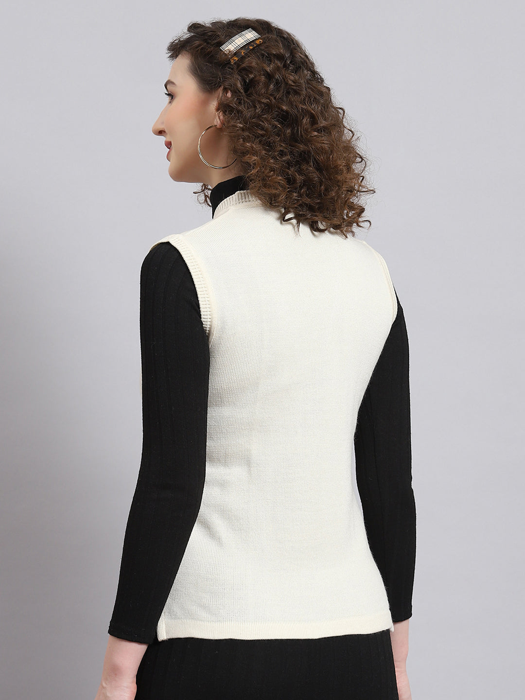 Women Cream Solid V Neck Sleeveless Cardigan