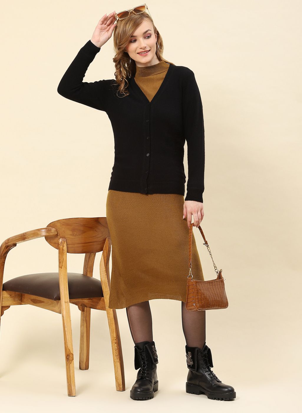 Women Black Solid Lamb wool Cardigan