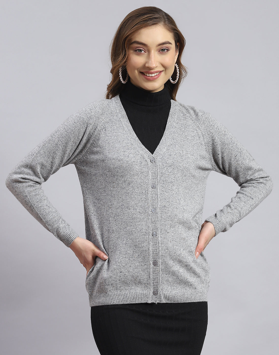 Women Grey Solid V Neck Full Sleeve Sweater