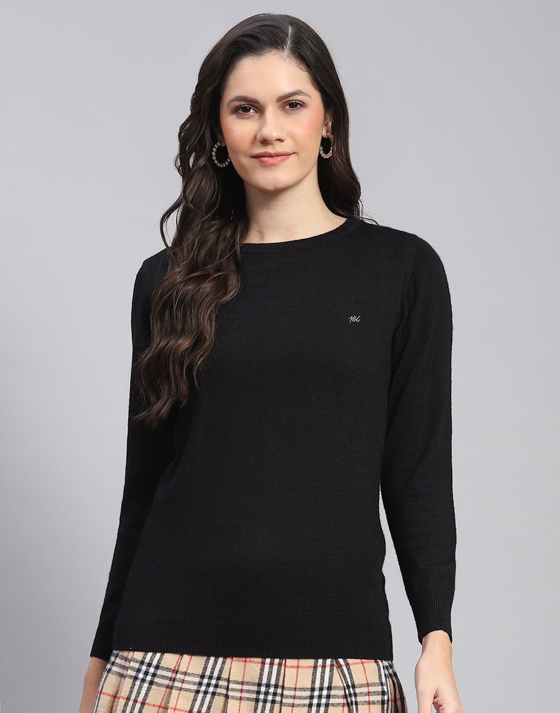 Women Black Solid Round Neck Full Sleeve Sweater