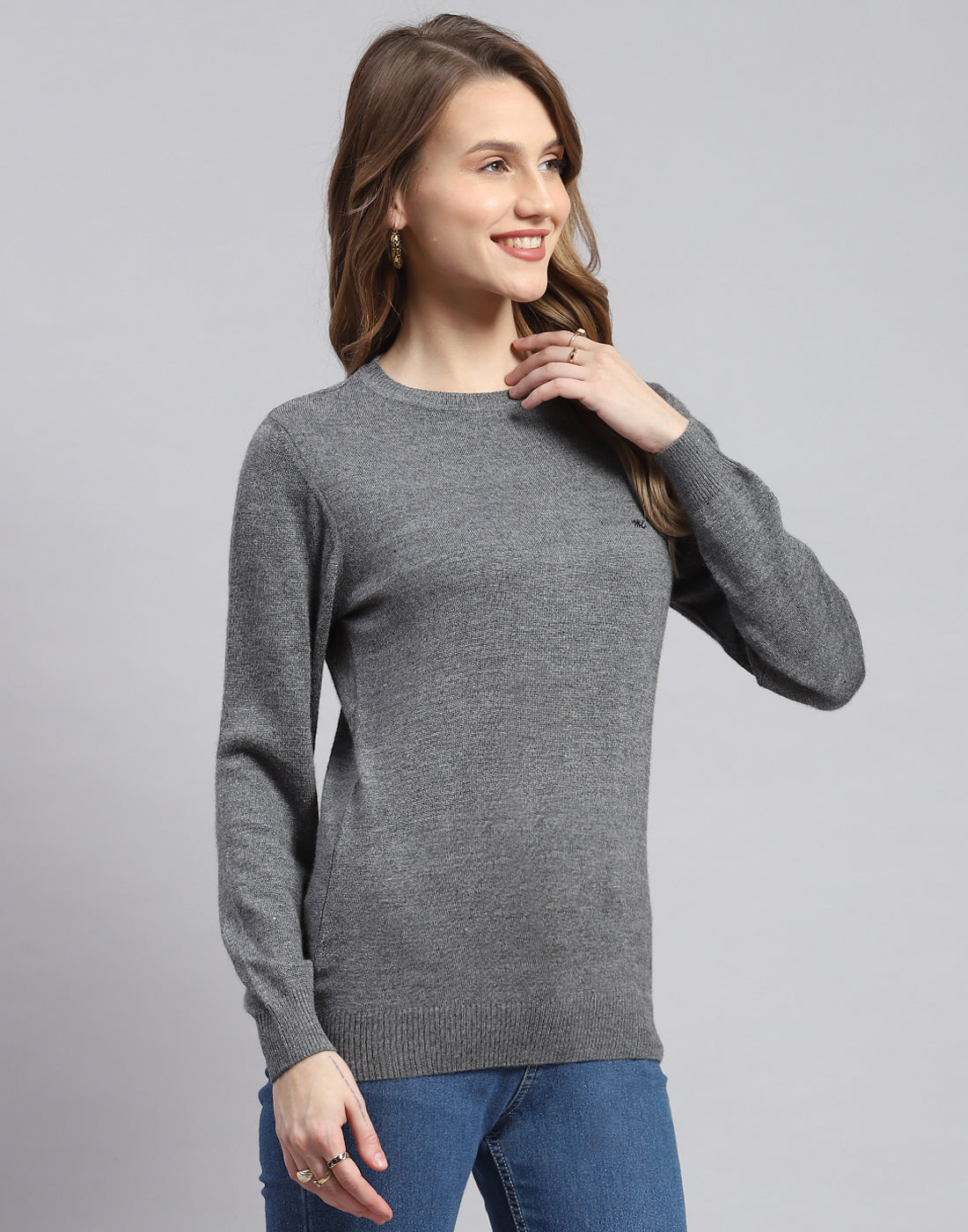 Women Grey Solid Round Neck Full Sleeve Sweater