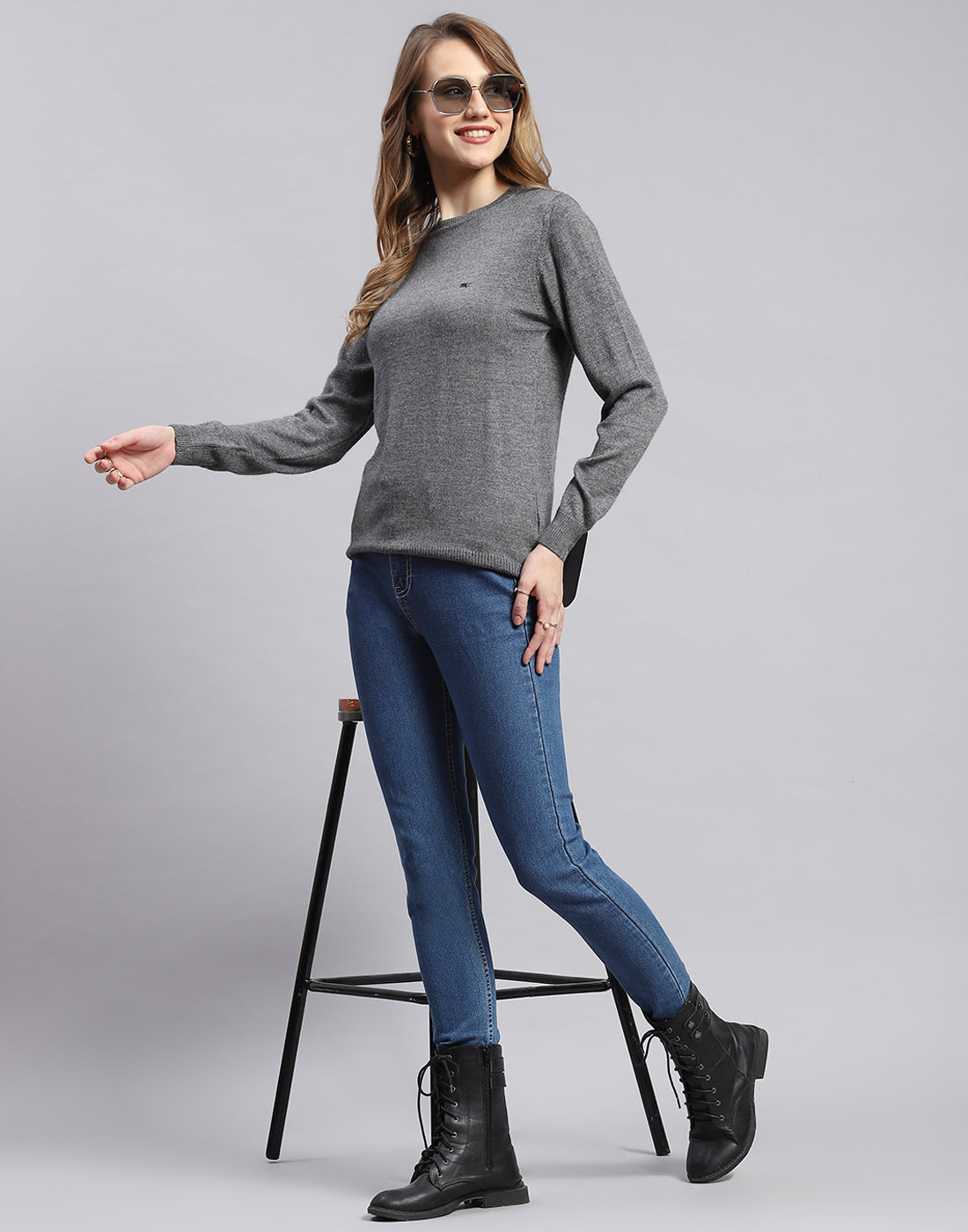 Women Grey Solid Round Neck Full Sleeve Sweater