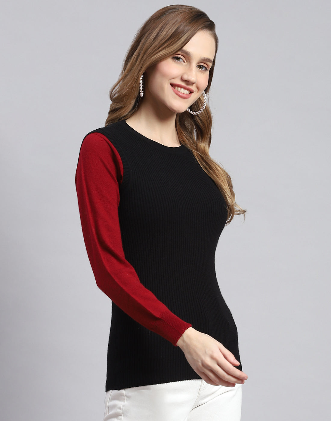 Women Black Solid Round Neck Sleeveless Sweater