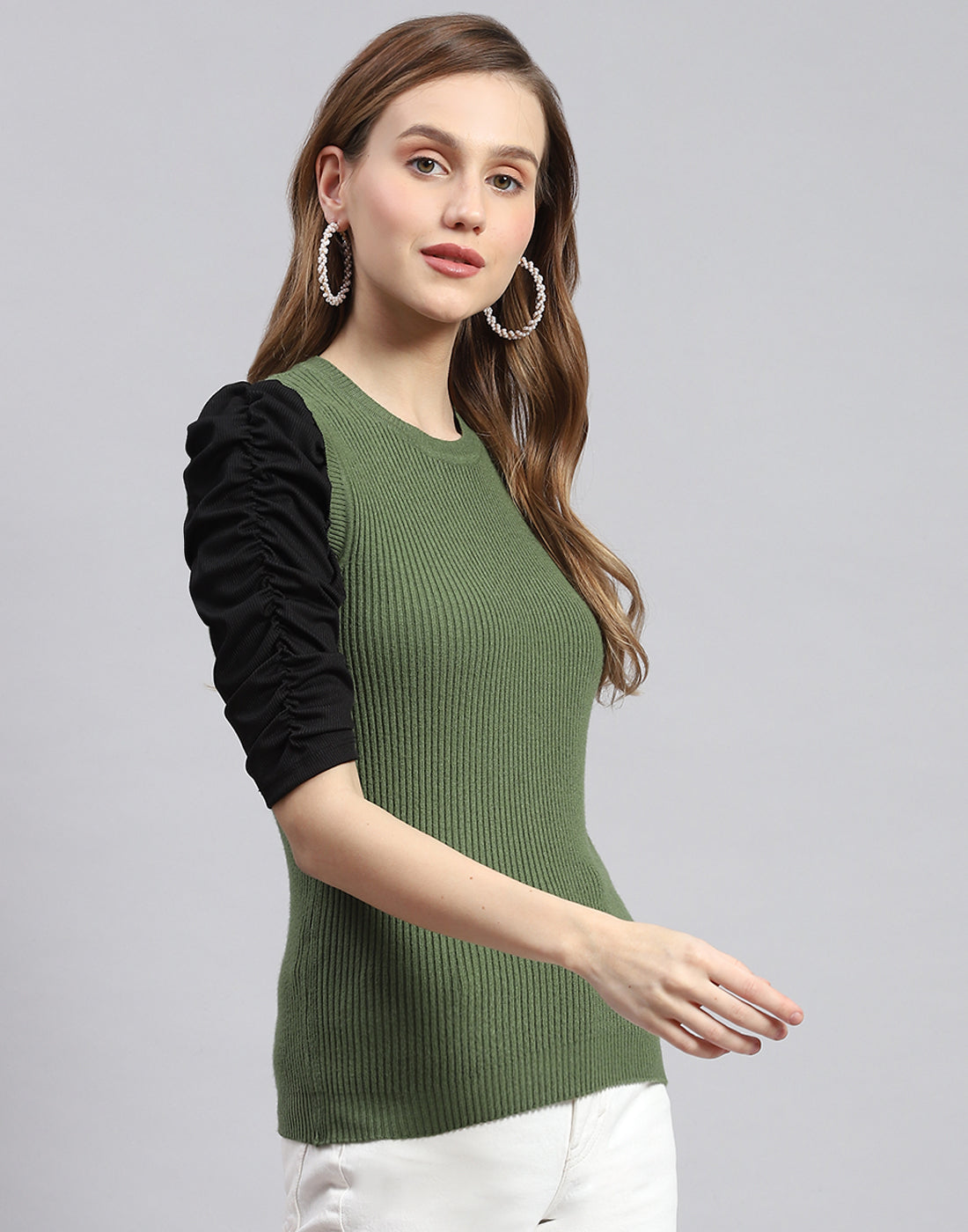 Women Green Solid Round Neck Sleeveless Sweater