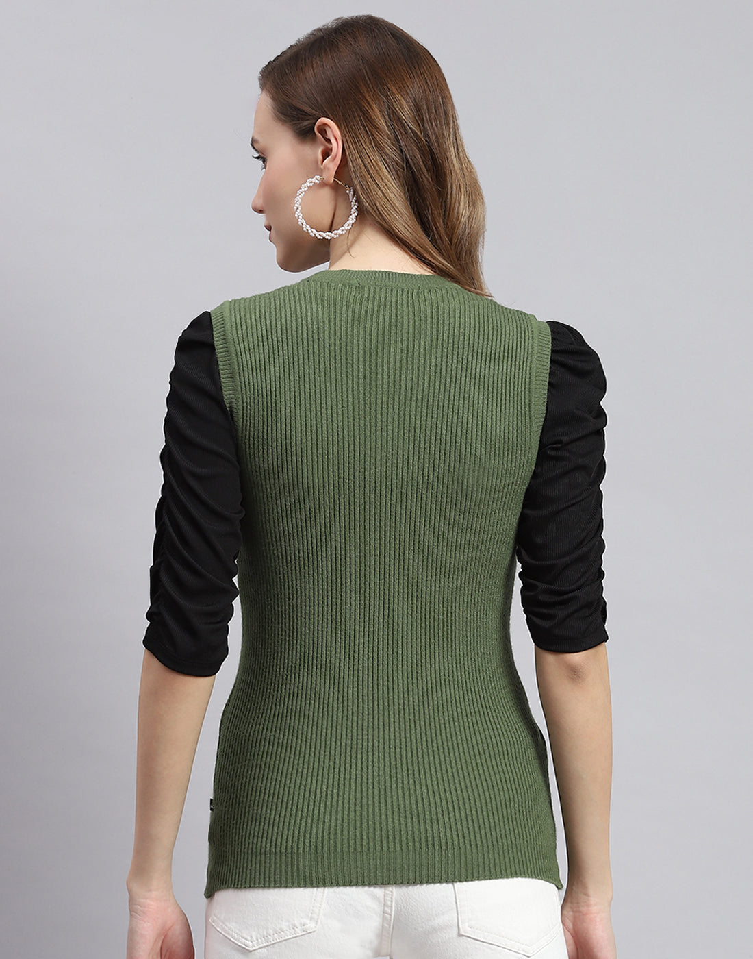 Women Green Solid Round Neck Sleeveless Sweater