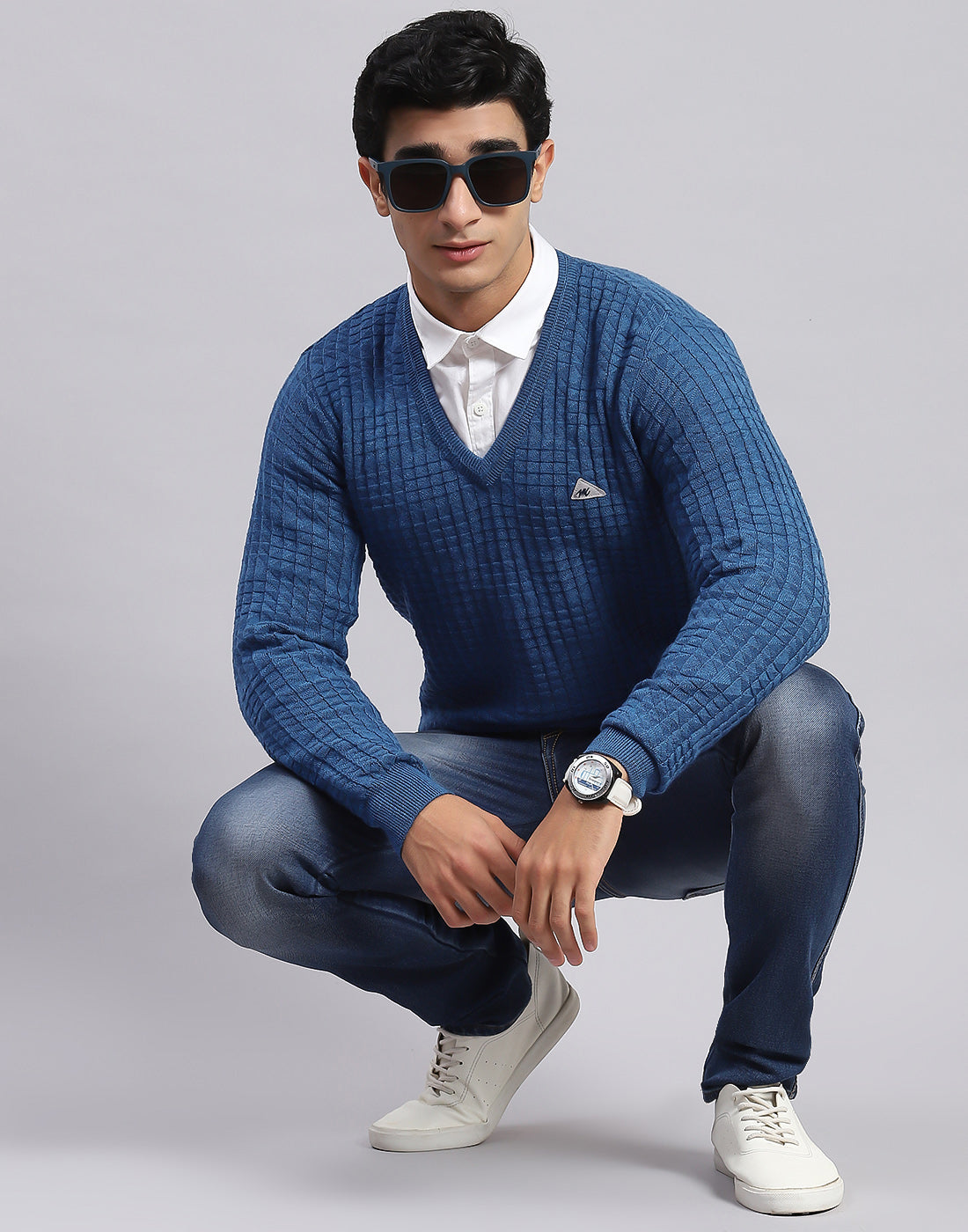 Men Blue Self Design V Neck Full Sleeve Sweaters/Pullovers