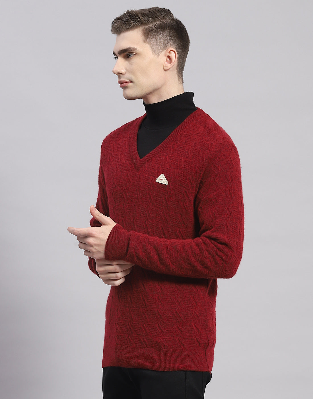 Men Maroon Solid V Neck Full Sleeve Pullover