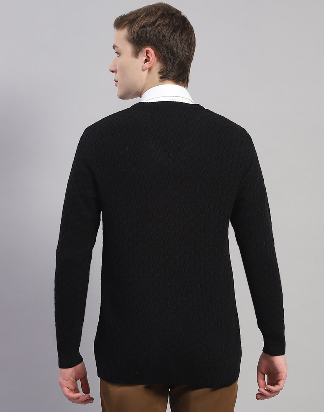 Men Black Solid V Neck Full Sleeve Pullover
