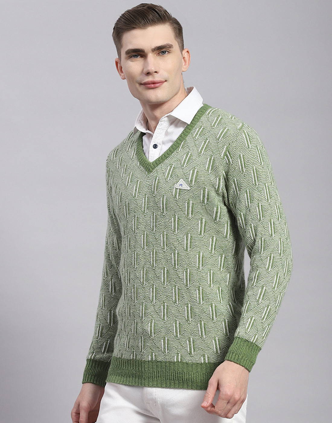 Men Green Solid V Neck Full Sleeve Pullover