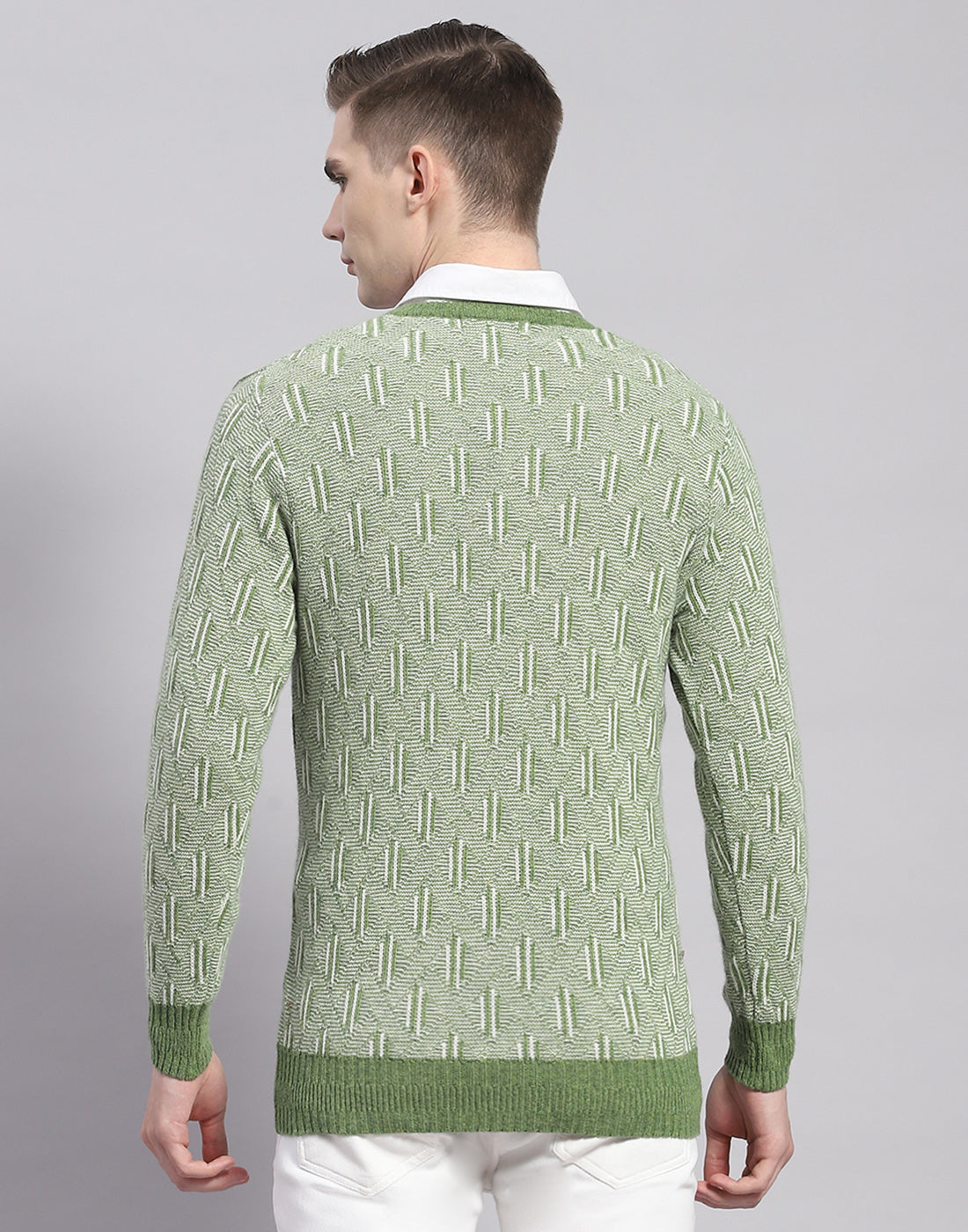 Men Green Solid V Neck Full Sleeve Pullover